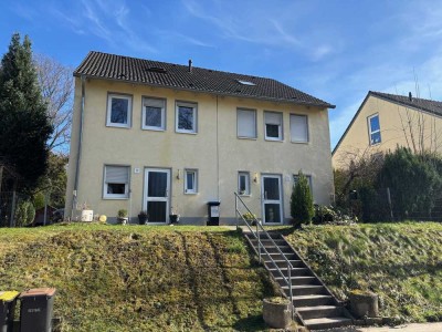 Doppelhaushälfte mit großem Garten in zentraler Lage