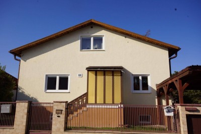 Kottingbrunn - Ausiedlung - geräumiges Haus mit großzügigem Garten und guter Verkehrsanbindung