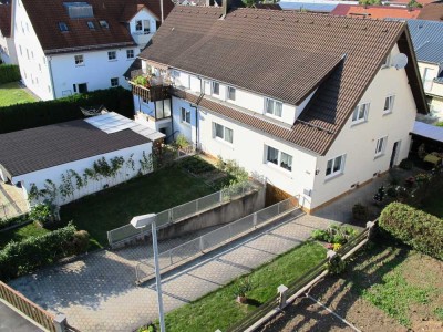 Doppelhaushälfte mit 7 Zi, 2 Bäder - ruhige Sackgassenlage- Garage im Haus