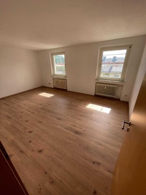 Renovierte 3-Zimmer Wohnung mit Balkon, Einbauküche auf Wunsch