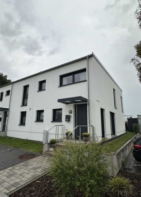 Modernes Reihenendhaus in Hanau-Mittelbuchen - möbliert und befristet auf 2 Jahre
