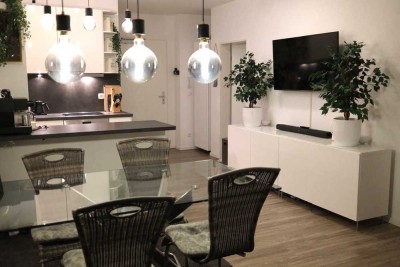 Tolle Penthouse-Wohnung mit großer Dachterrasse, Aufzug, EBK gegen Abstand