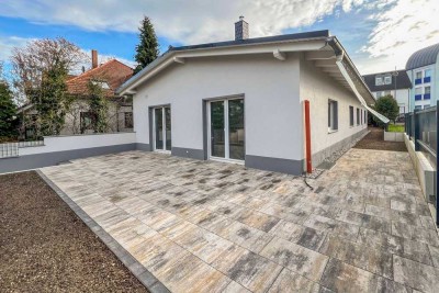 Exklusiver Erstbezug: Energieeffizienter Bungalow mit gehobener Ausstattung und Garten