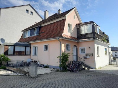 Mehrfamilienhaus mit Gewerbeeinheit & solider Rendite