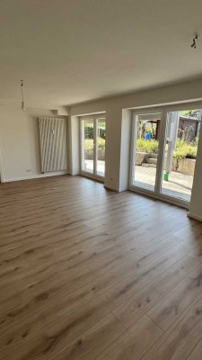 Schöne 3-Zi.-Whg. mit großer Terrasse und Garten