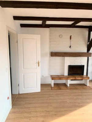 Ostviertel Altbauwohnung mit Charme und Loggia – zentrumsnah