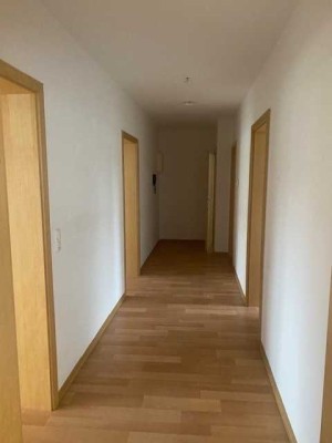 Schöne 3,0 Zimmer Wohnung mit Küche und Balkon
