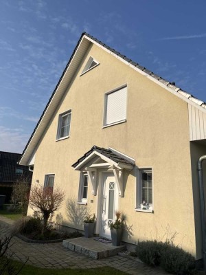 Moderne Doppelhaushälfte mit 4 Zimmern, Carport und Garten zu vermieten in Braak b. Hamburg