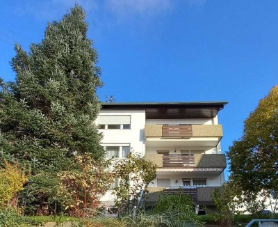 Attraktive 3,5-Zimmer-Wohnung mit Panoramablick, Balkon und Garage