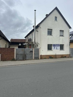 Einfamilienhaus mit Hof und Scheune