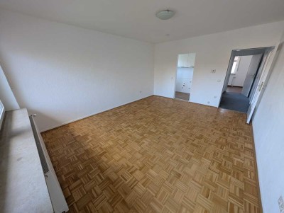 Helle 2-Zimmer-Wohnung mit Balkon im 1. OG mit Garage