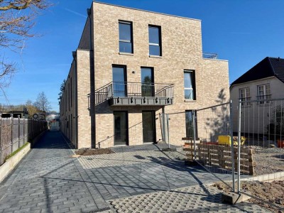 Hier wird mit einer Wärmepumpe geheizt! Barrierefreie 3 Zimmer ETW mit Terrasse!