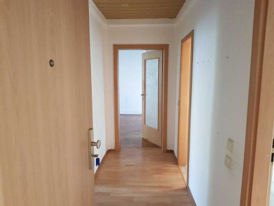 frisch renovierte 3-R.-Whg. für die kleine Familie ab sofort zu vermieten