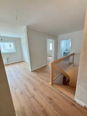 Neubau - Stilvolle 4-Zimmer-Maisonettewohnung mit Terrasse