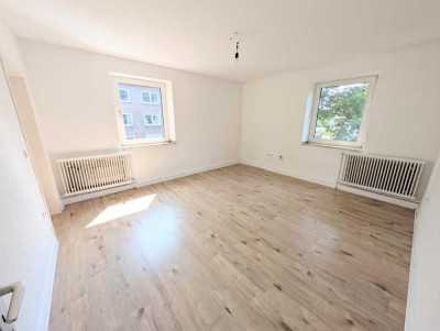 **Wohn(t)raum: +Erdgeschoss +neuer Laminat +weiße Wände +neues Tageslichtbad +eigener Garten**