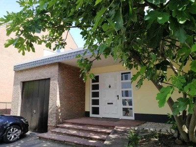 Geräumiges, günstiges 6-Zimmer-Einfamilienhaus mit gehobener Innenausstattung in Düren für 4Personen