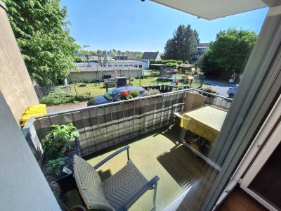 Gepflegte Hochparterre-Wohnung mit drei Zimmern und Balkon