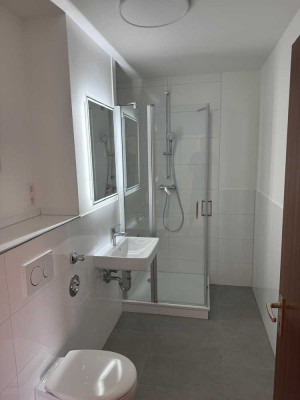 Erstbezug nach  Renovierung: gut geschnittene 2-Zimmerwohnung mit Südbalkon