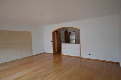 Diese gemütliche Wohnung mit Balkon und Garage kann wieder in neuem Glanz erstrahlen!