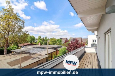 Helle Dachgeschosswohnung: bezugsfrei, toller Ausstattung & Sonnenidylle auf der ca. 40 m² Terrasse