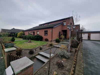 Durchdacht geplantes, geräumiges Einfamilienhaus mit Einliegerwohnung in Feldrandlage