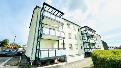 (R)eserviert!Schöne modernisierte 4 Zimmer Wohnung mit Balkon und Garage