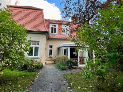 Charme & Qualität - Tadelloses Familienhaus im Villenviertel von Klotzsche - bezugsfertig / EBK