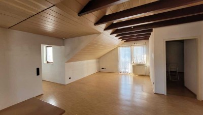 Freundliche 3-Zimmer-DG-Wohnung mit Balkon und Einbauküche in Murrhardt