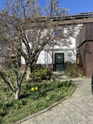 DHH in Top-Hanglage in Nürtingen-Zizishausen mit Garten, als Mehrfamilienhaus nutzbar.