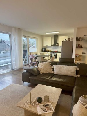 Moderne 3,5-Zimmer-Dachgeschosswohnung mit großer Wohnküche und Balkon in zentraler Lage von Neuss