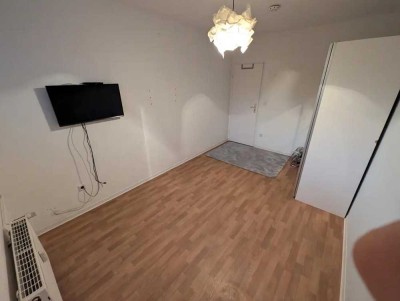 Suchen Nachmieter für Zimmer in 3 Studenten WG