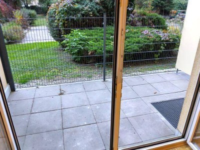 Erstbezug: 2 ZIMMER-Wohnung, ruhige Terrasse 8,5m², verglaste Loggia 5,2m², nagelneue Einbauküche!