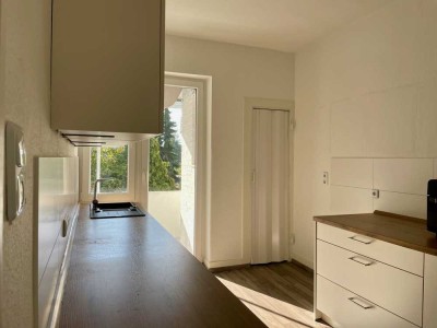 Charmante Altbauwohnung mit Balkon und Blick ins Grüne – ein Zuhause mit Charakter