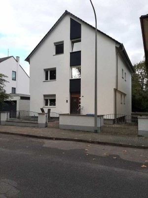 4 Familienhaus in Altrip mit 310 m² Wohnfläche und 696 m² Grundstück