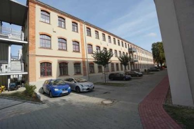 HELLE 2 Raumwohnung mit hochwertiger Ausstattung , Stellplatz und Balkon