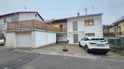 1-2 Familienhaus mit Hofbereich, Garage und Garten in angenehmer Wohnlage