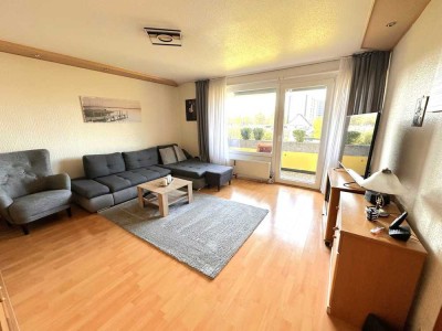 Top gepflegte Eigentumswohnung mit Balkon auf der Sonnenseite und Tiefgaragenstellplatz in zentraler