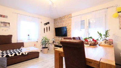 Wunderschöne Eigentumswohnung (OG) im Dreifamilienhaus