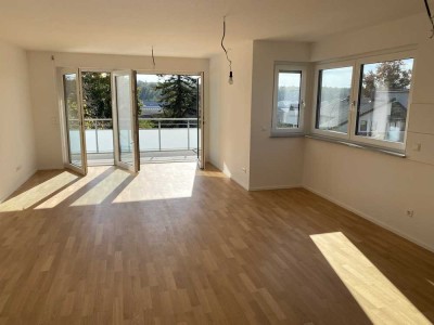 Erstbezug mit Balkon & Einbauküche: helle 4,5-Zimmer-Wohnung mit gehobener Innenausstattung