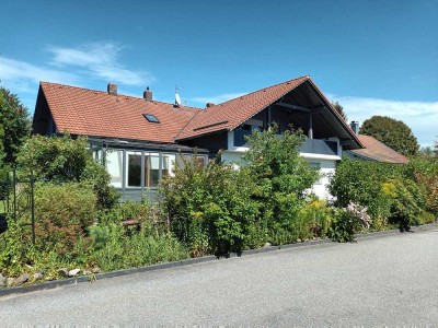 Geräumiges Mehrfamilienhaus in Wiesenfelden mit schönem Garten, Werkstatt und großem Keller