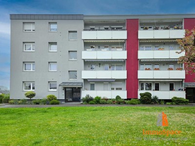 IMMOSPACE ***  Ihr neues Zuhause: Charmante Wohnung mit Balkon & Garage ***