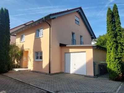 Junges Ketten-Einfamilienhaus mit Ausbaumöglichkeit im Dachgeschoss in ruhiger Lage in Vöhringen