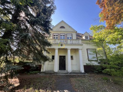Historische Fabrikanten-Villa - vielseitige, gewerbliche Nutzungsmöglichkeiten im Industriegebiet