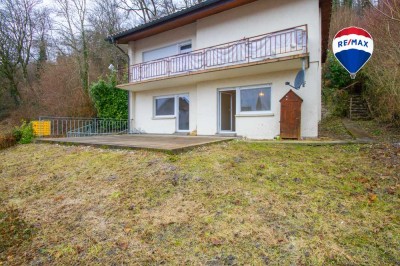 Zweifamilienhaus in sonniger Hanglage mit Weitblick in Richtung Schweiz
in Stühlingen