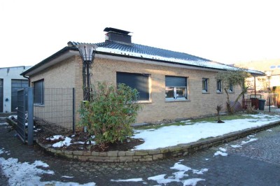 Erstbezug nach Modernisierung: Bungalow mit 5 Zimmern in ruhiger Lage