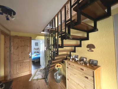 Bauernhaus 260 m² Wohnfläche, Scheune und Stallungen, in der idyllischen Region Homberg/Efze