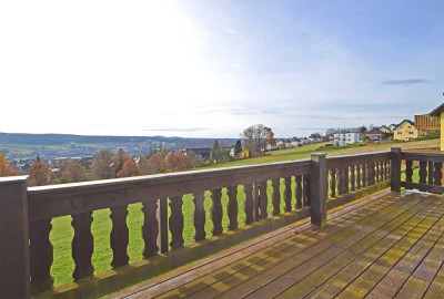 ***Mit traumhaftem Ausblick - schicke 4-Raum-Wohnung in Bernsbach***