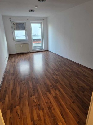 Moderne 2-Zimmer-Wohnung mit Balkon im Zentrum von Metzingen