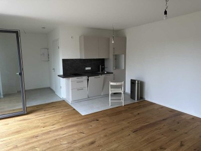 Erstbezug 1- Zimmer Wohnung mit eigenem Stellplatz, Terrasse und Einbauküche