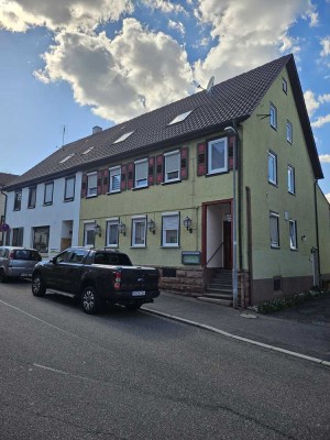 Geräumiges, preiswertes 10 Zimmer-Haus in Neuhausen